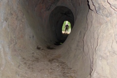 ausgebrannter Stein und hoher Stein
